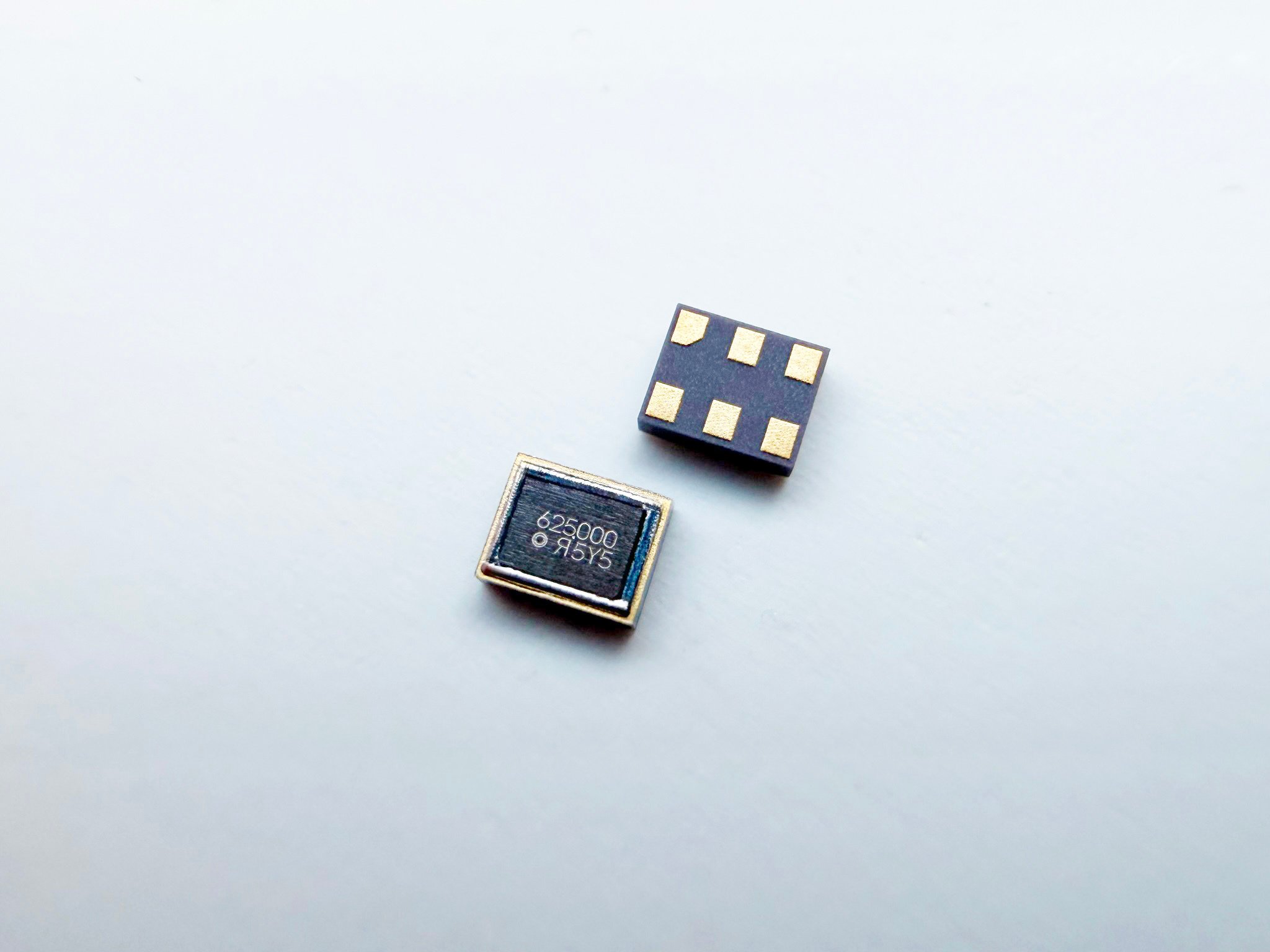 Conceptual high-speed networking image for the KCRO-05 ultra-low jitter oscillator news featured in Photonics Spectra by River Eletec, the world's No.1 provider of miniature crystal units.